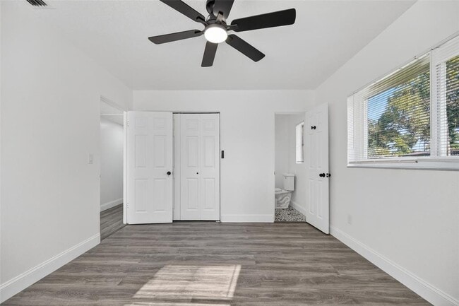 Building Photo - 3034 Touraine Ave