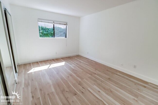 Building Photo - Modern 1Bdm 1Ba Condo in Pacific Beach!