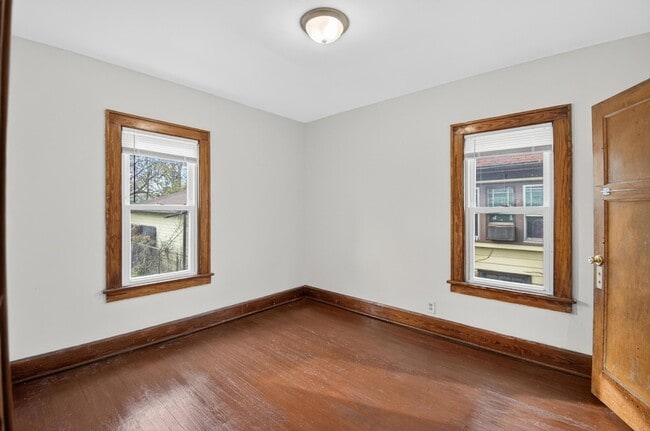 Building Photo - 1927 Harriet St