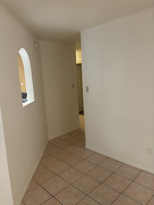 Building Photo - 2605 W 12th Pl
