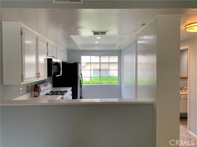 Building Photo - 5604 Las Virgenes Rd