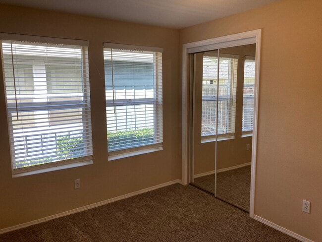 Building Photo - (HAI) Cozy 2-Bedroom, 1-Bathroom Home!