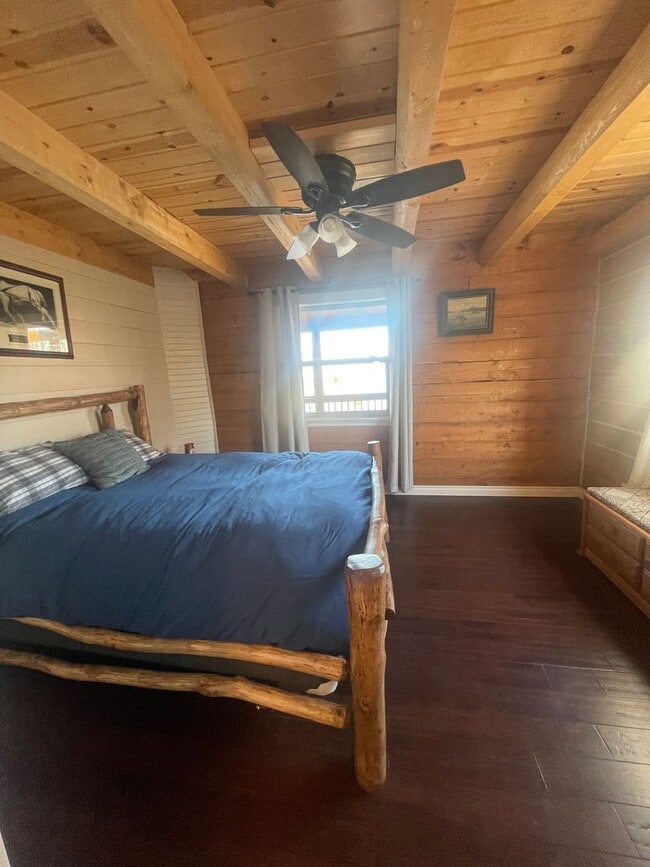 Building Photo - Amazing custom built Alaskan Log home acro...