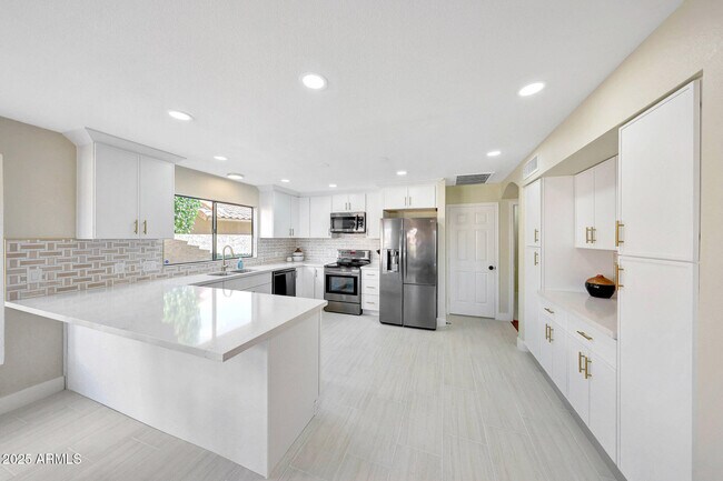 Building Photo - 9214 W Kerry Ln