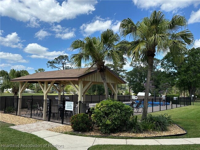 Building Photo - 3843 Edgewater Dr