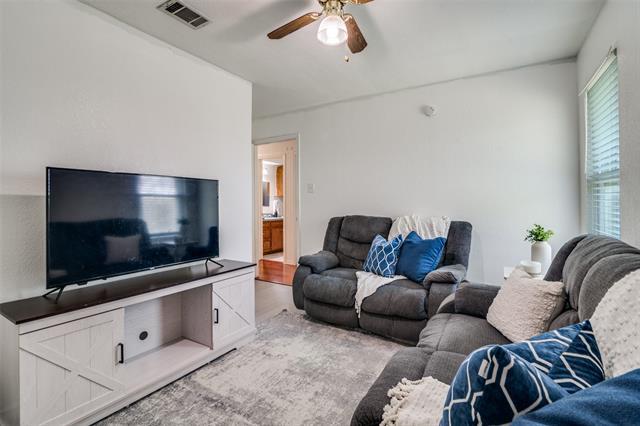 Building Photo - 904 Melody Cir