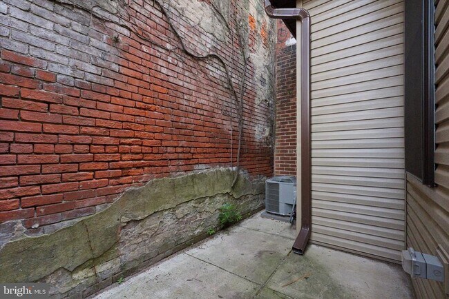 Building Photo - 1438 Tasker St