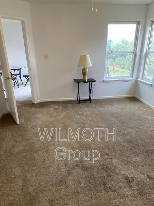 Building Photo - 5251 Bluff View Dr