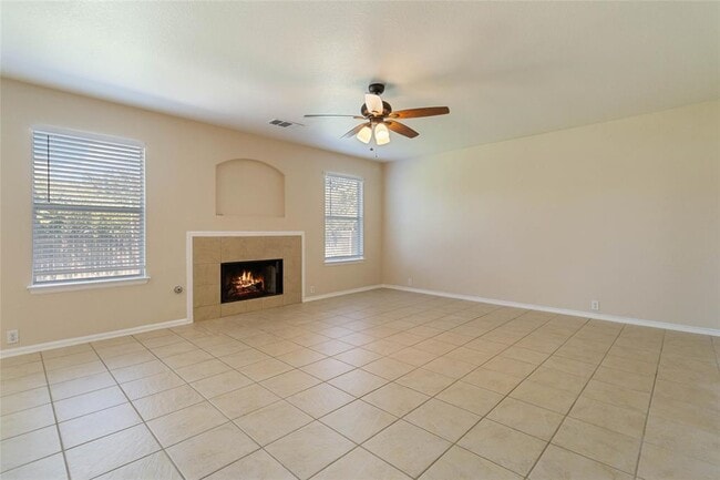 Building Photo - 401 Spruce Dr