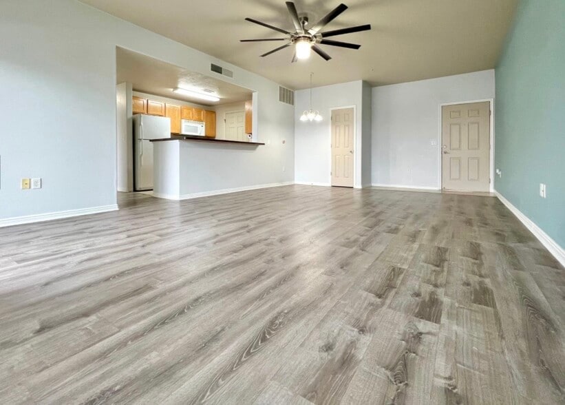 Building Photo - 175 Albion Village Way