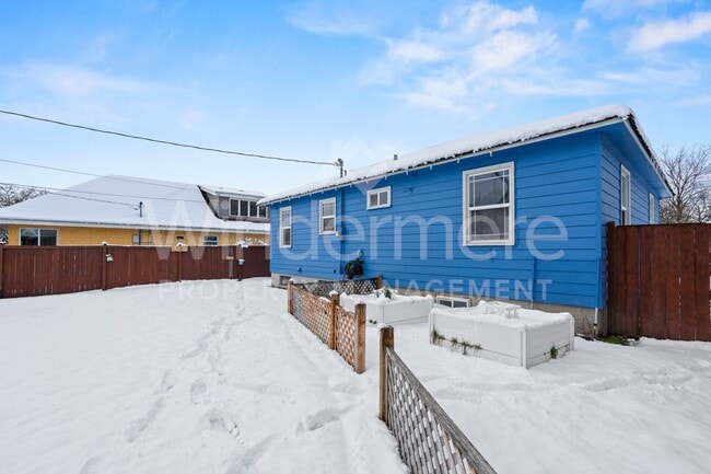 Building Photo - *MOVE IN SPECIAL * 1ST FULL MONTH FREE* Great 3-Bedroom Home IN The Garland District