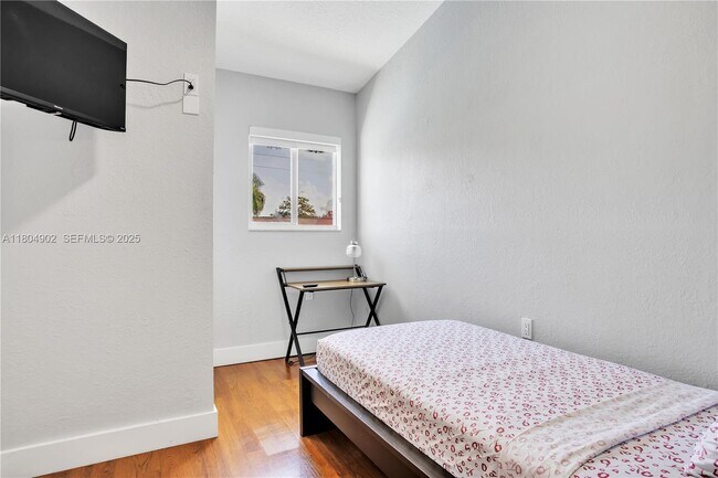 Building Photo - 2828 Cleveland St