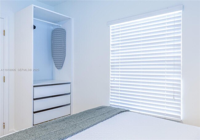 Building Photo - 1762 NW 15th St