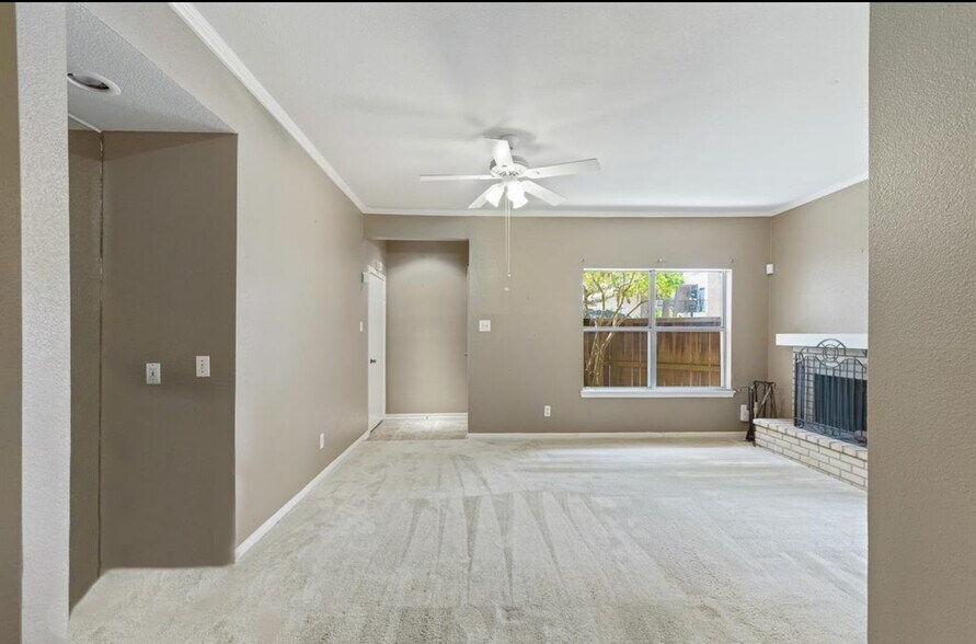 Building Photo - 726 Bering Dr