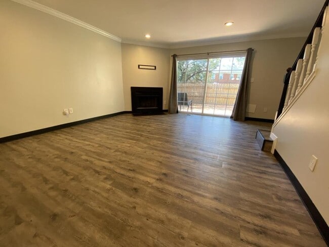 Building Photo - 1018 Dartmouth Glen Way