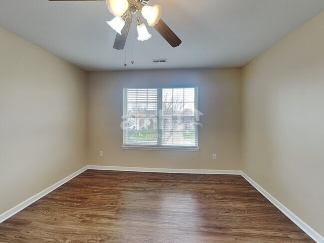 Building Photo - 38 E Flat Rock Dr