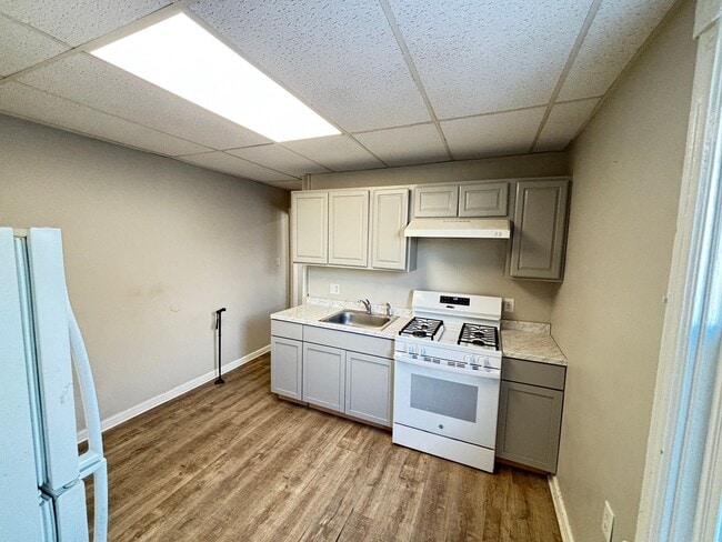 Building Photo - charming semi-detached Allentown home