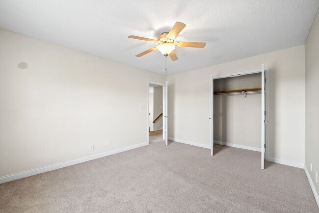 Building Photo - 680 Foxfield Dr
