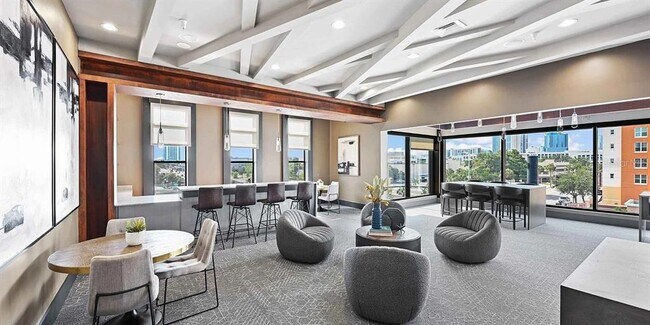 Building Photo - 776 N Orange Ave