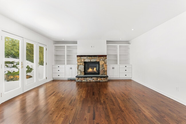 Building Photo - 11 Partrick Ln