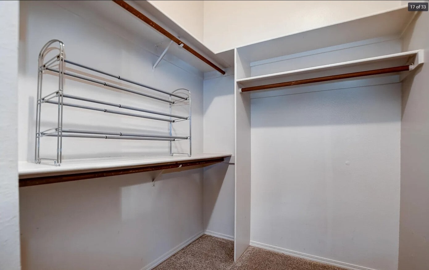 Building Photo - 4944 Summit Cir