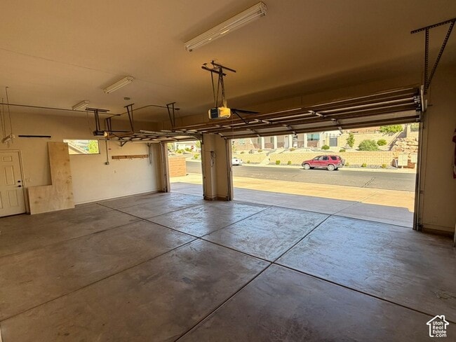 Building Photo - 2596 Hidden Canyon Dr