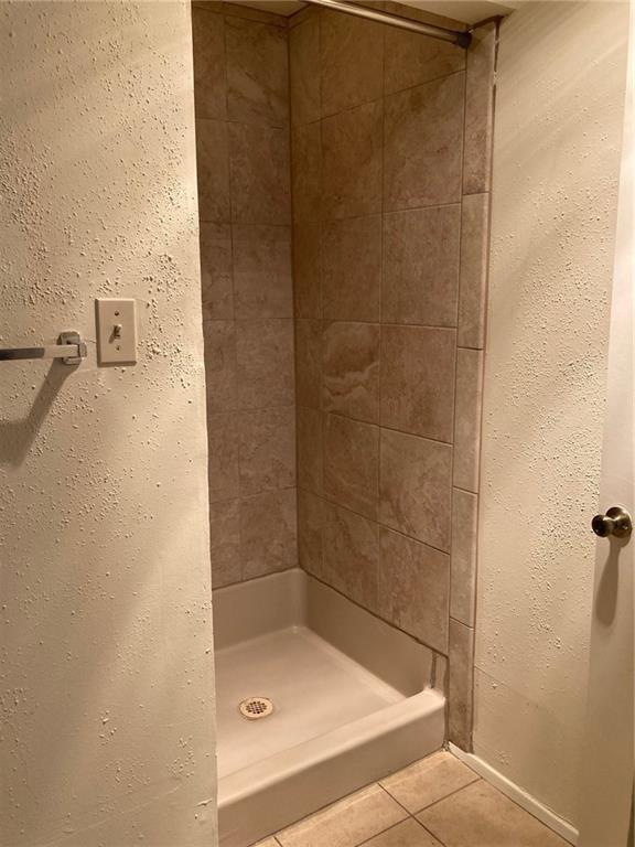 Building Photo - 806 W 24th St