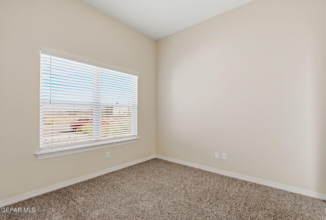 Building Photo - 904 Keenland Ave