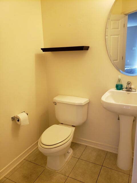 Building Photo - "Charming 3-Bed Townhouse Retreat in Shali...