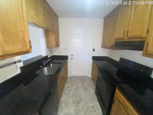 Building Photo - 912 Drew Ct