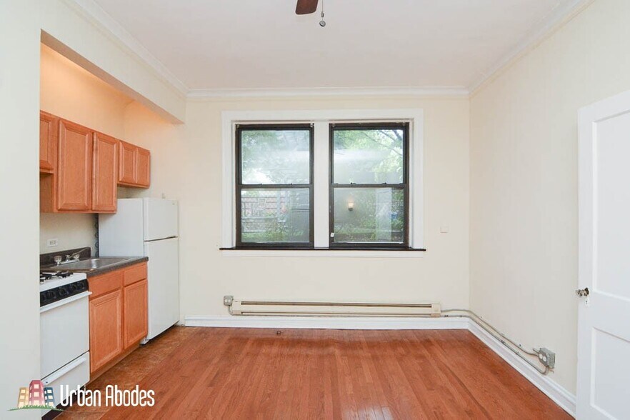 Building Photo - 4552 N Damen Ave