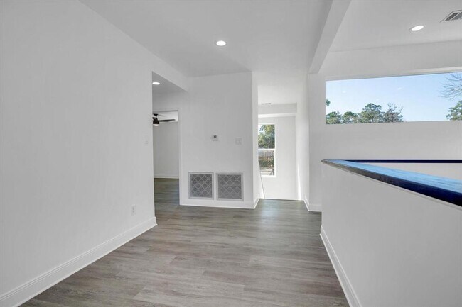 Building Photo - 12564 Memorial Dr