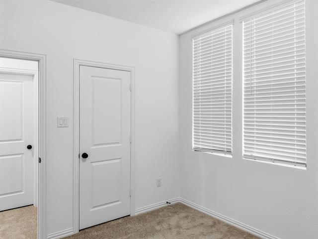 Building Photo - 721 Kerrville Ln