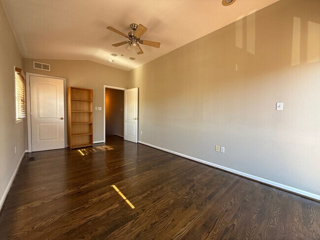 Building Photo - Spacious 4 Bedroom House In Baltimore City