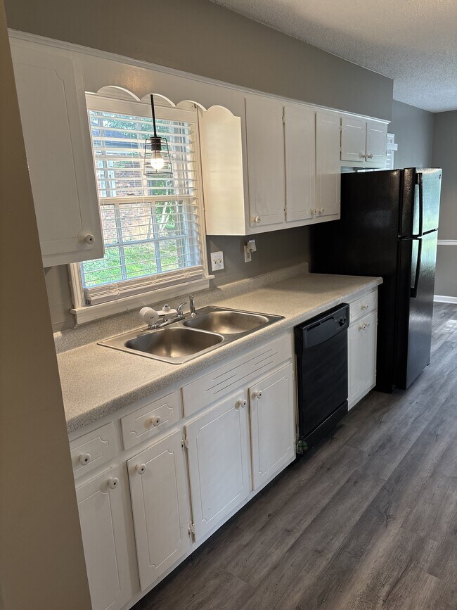 Building Photo - 8375 Rembrook Dr