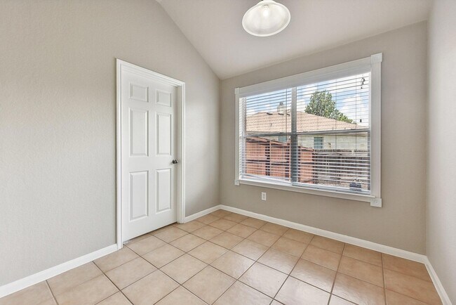 Building Photo - 217 Newport Landing Pl