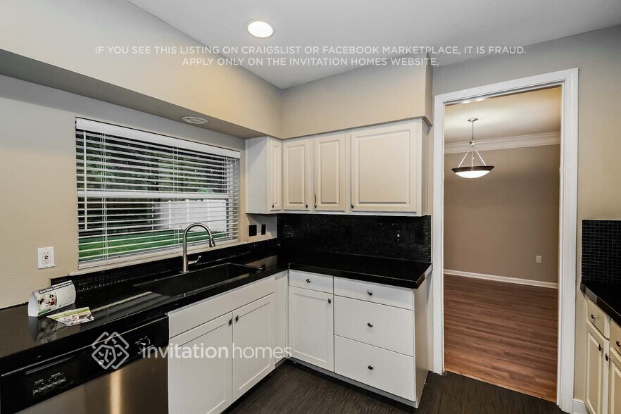 Building Photo - 8568 Glenbury Ct N