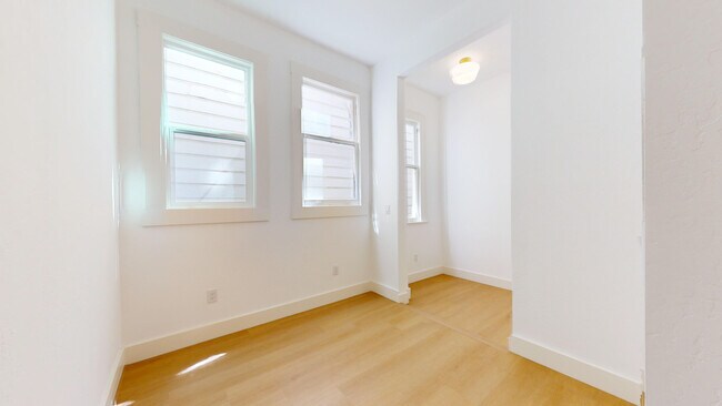 Building Photo - 550 Baker St