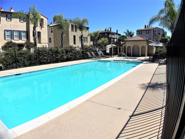 Building Photo - Beautiful San Moritz Townhome - Available ...