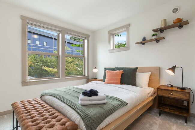 Building Photo - 1916 E Spruce St