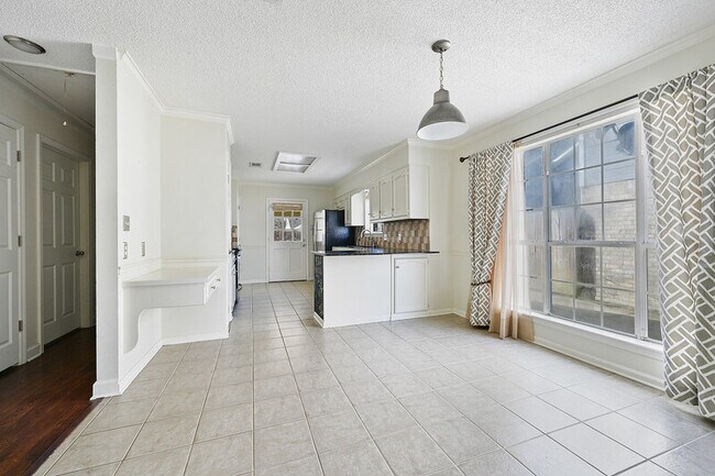 Building Photo - 10716 Misty Vale Ave