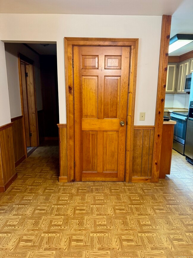 Building Photo - 30 N Chestnut St