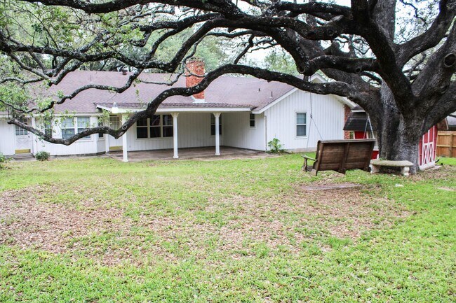 Building Photo - COLONIAL HILLS, NORTH EAST I.S.D.