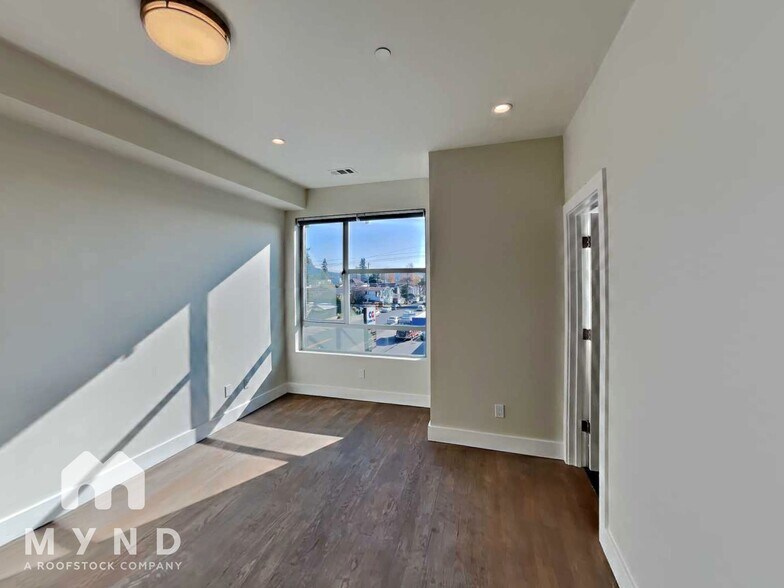 Building Photo - 3103 35th Ave