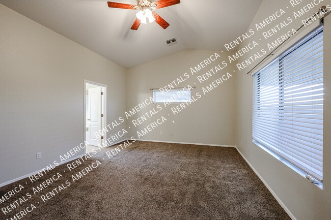 Building Photo - 658 S 110th Pl