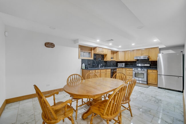 Building Photo - 9131 Delphia St