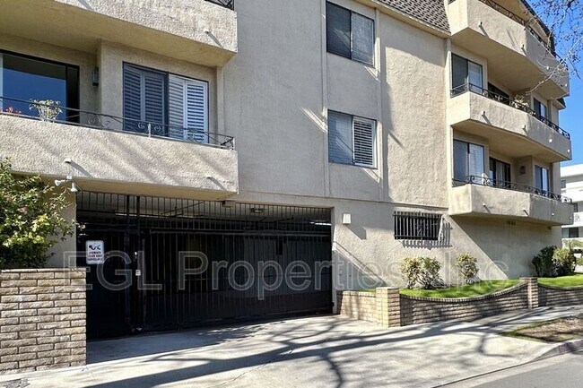 Building Photo - 1223 S Roxbury Dr