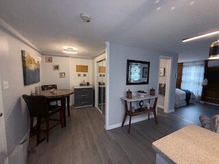 Building Photo - 117 Walnut St