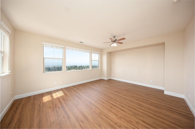 Building Photo - 6491 Bayview Dr