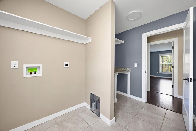 Building Photo - 369 Meadowview Dr